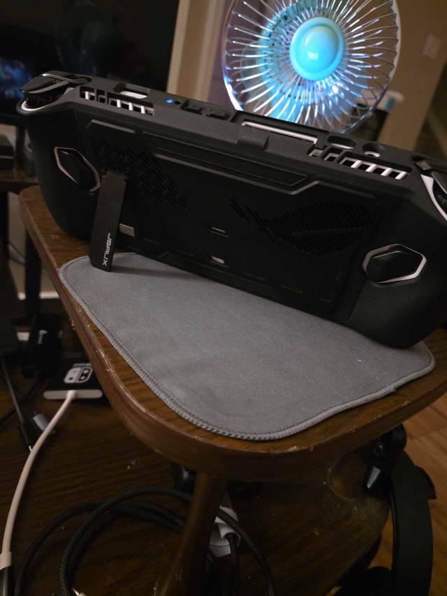 ASUS ROG Ally Z1 Extreme - photo 2