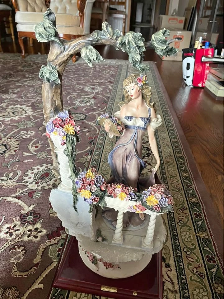 Giuseppe Armani Porcelain Figurine Lady on Balcony