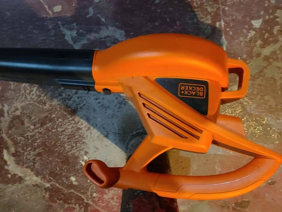 BLACK DECKER LEAF BLOWER NOT CORDLESS - photo 2