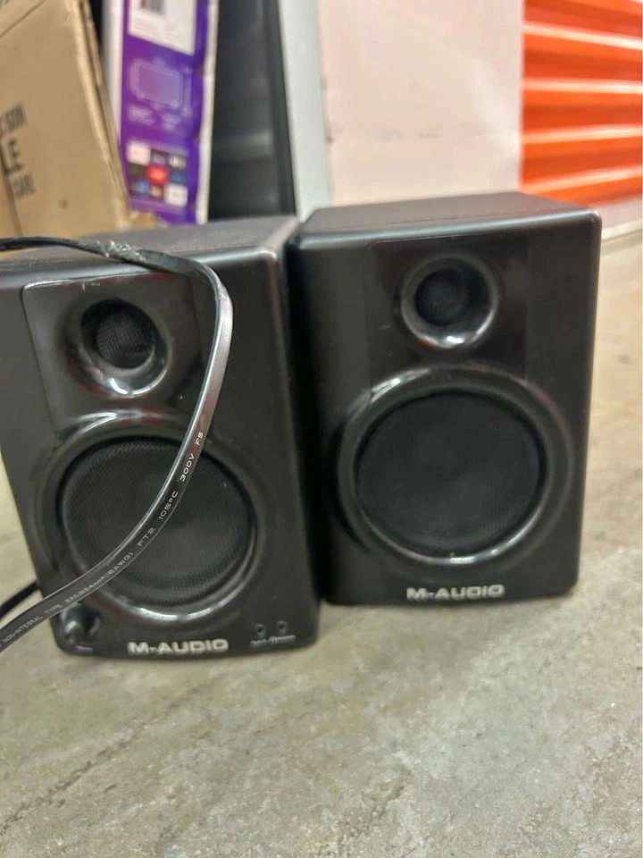 M-Audio AV30 Studio Monitor Speakers