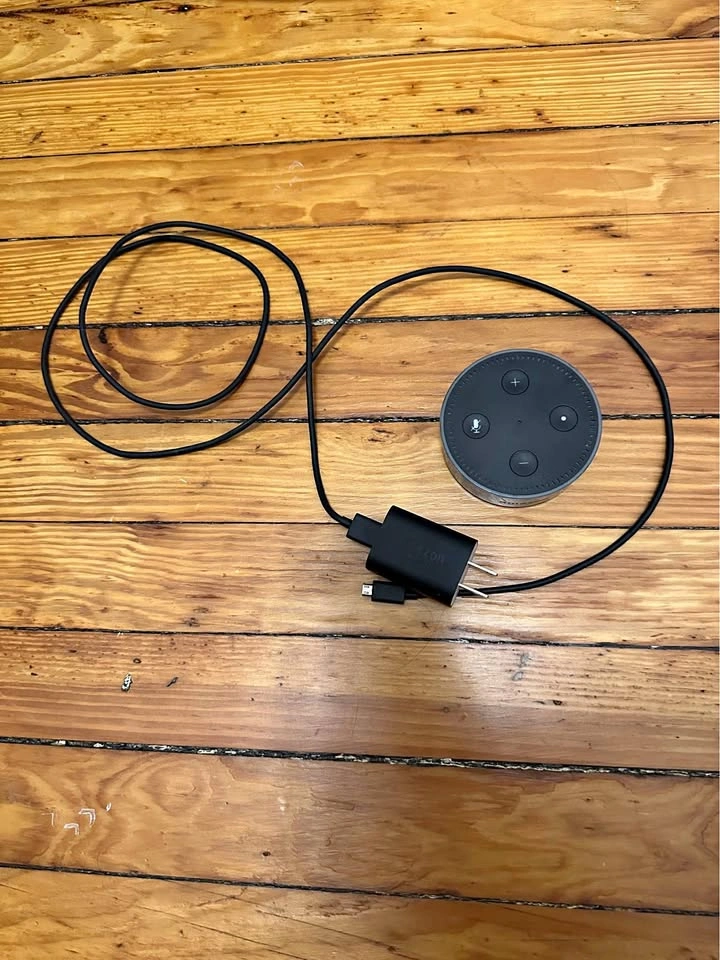 Amazon Echo Dot 2nd Generation. Cable Included. Pickup in Park S