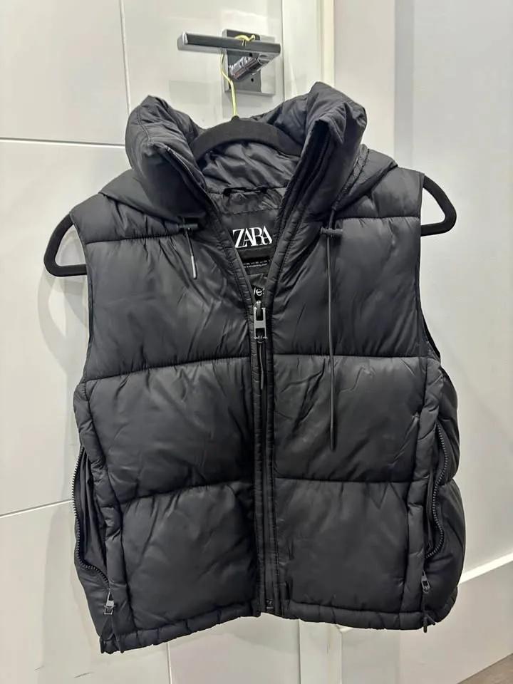 ZARA Women’s puffer vest -XS