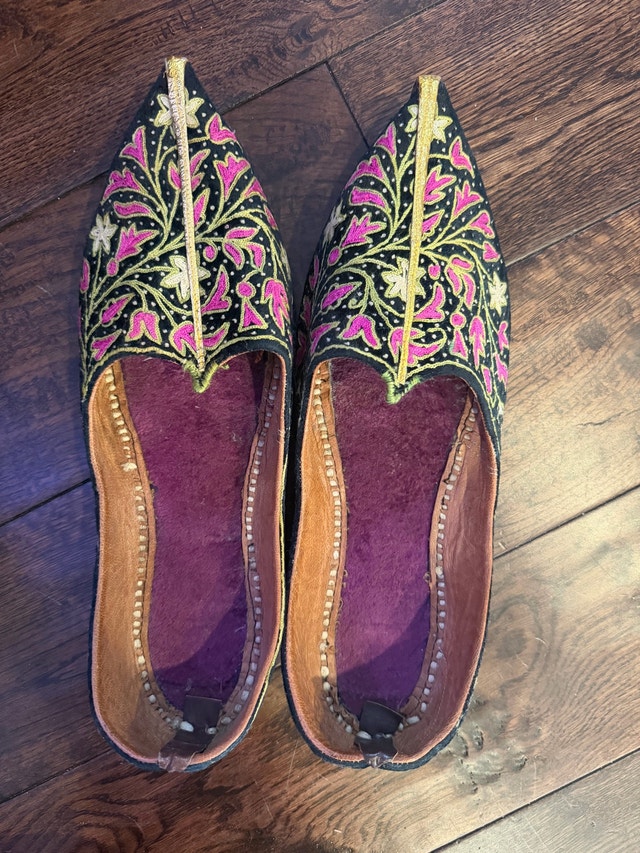 Embroidered Jutti Flats