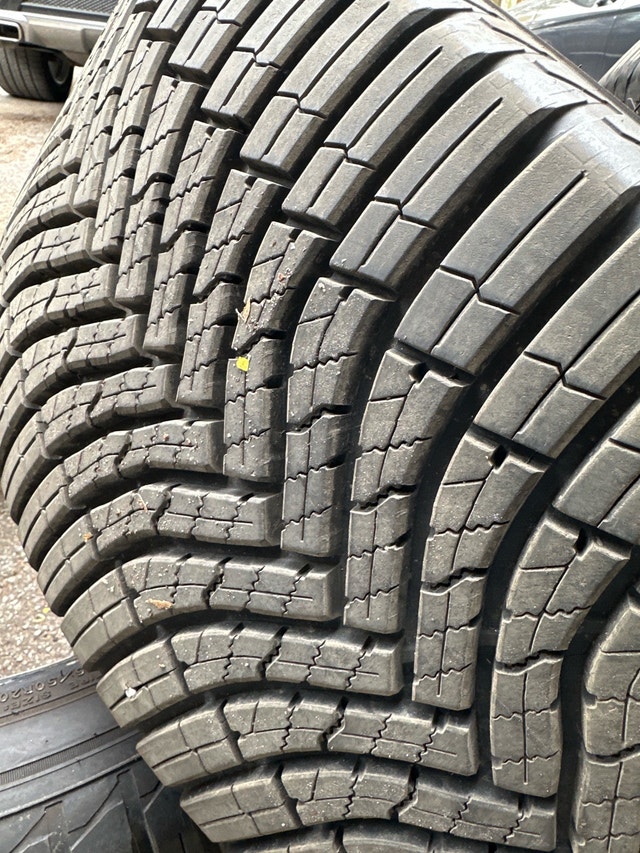 Set of 4 x Goodyear Assurance Weatherready 2 in 275/50R20 113V - photo 3