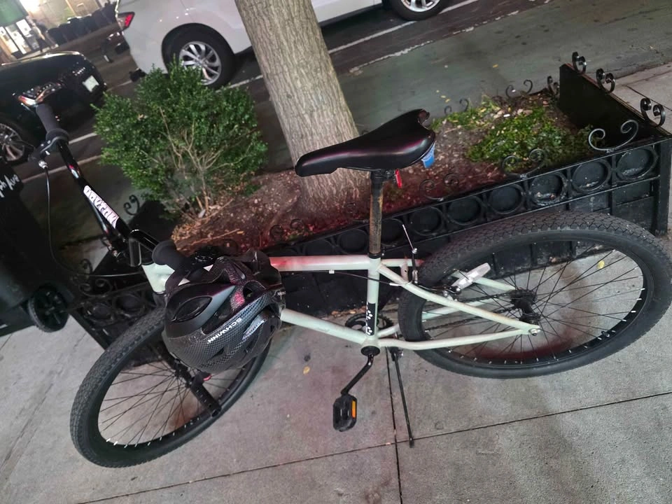 Hyper 26" BMX Bike – Like New + Free Helmet - photo 2