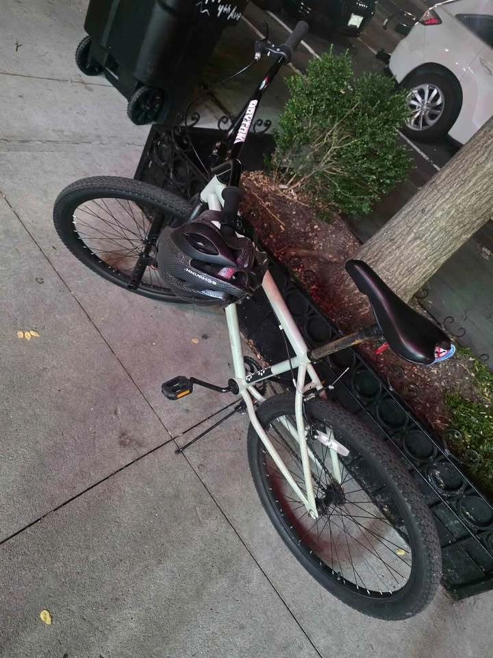 Hyper 26" BMX Bike – Like New + Free Helmet - photo 3