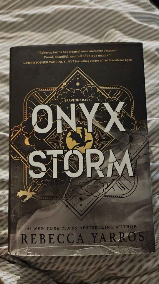 The Empyrean Series Books 1-3: Fourth Wing, Iron Flame, Onyx Sto - photo 4