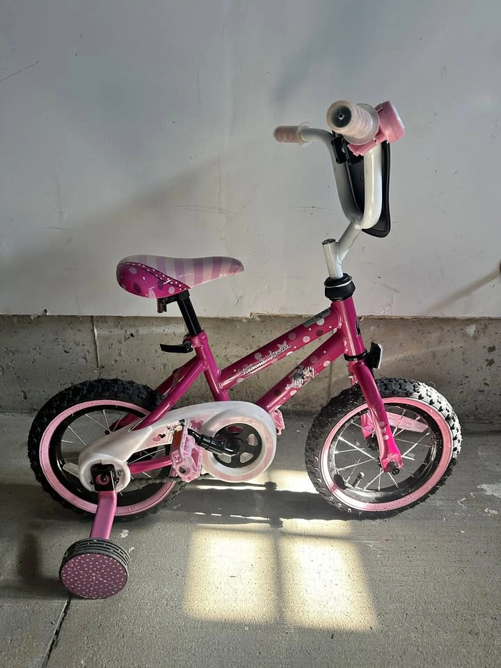 Huffy 12" Minnie Mouse Bike with Training Wheels
