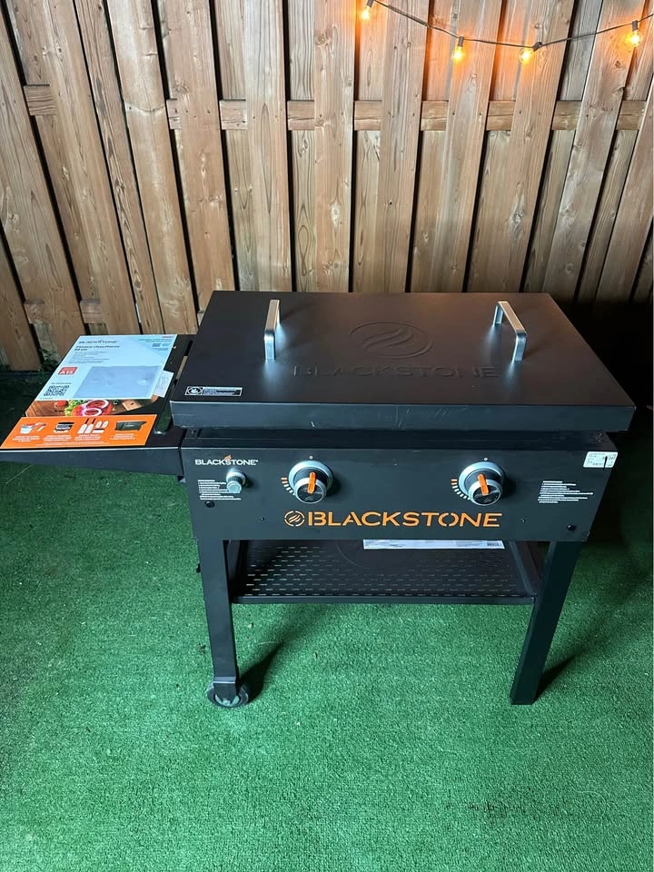 Blackstone Original 28" Flat Top Grill with Hard Cover