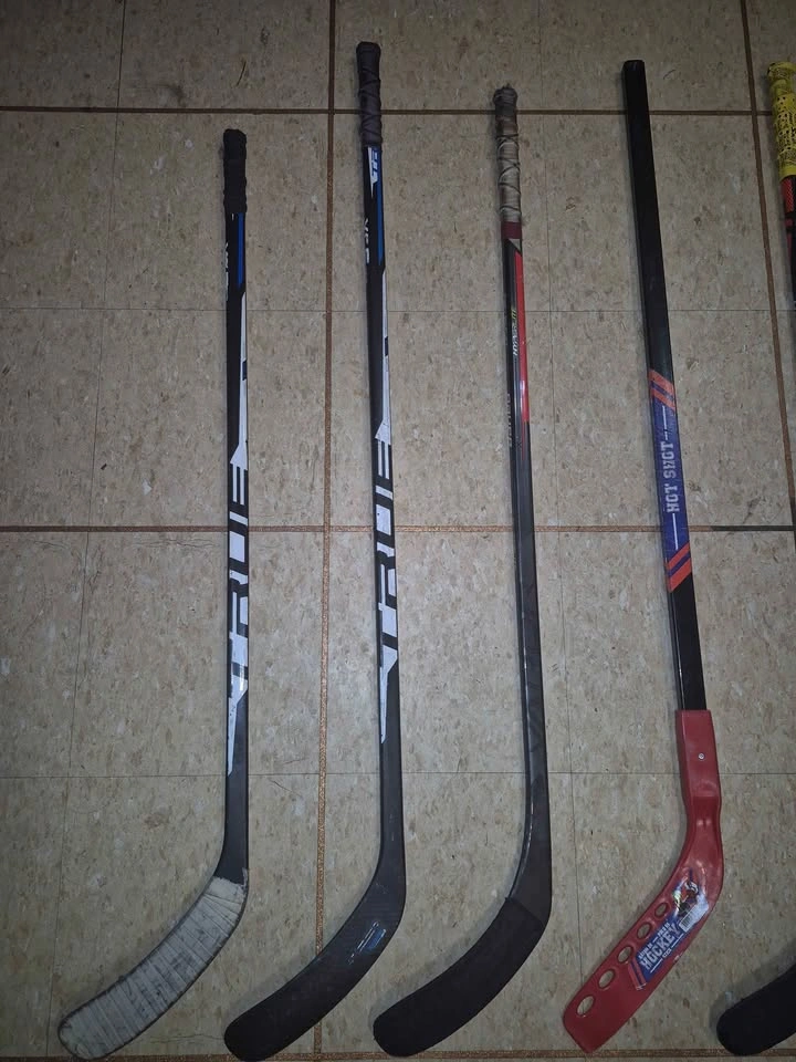 High-End Used Left-Handed Hockey Sticks (CCM, Bauer, True) - photo 3