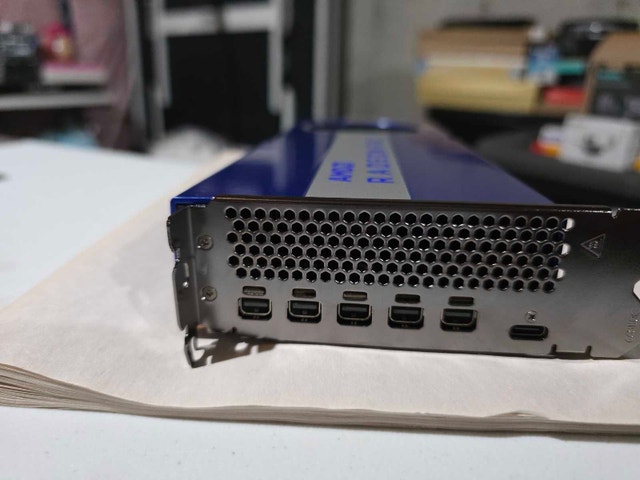 AMD Radeon Pro W5700 GPU - photo 2