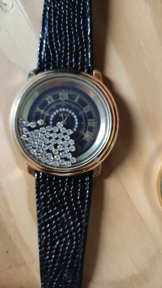 Lot of 4 Watches - NIXON, VOGUE, RIVA and GENEVA - photo 3