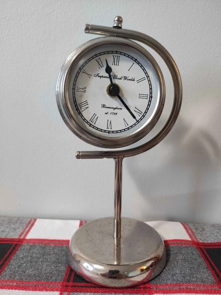 Vintage-style desk clock - photo 2