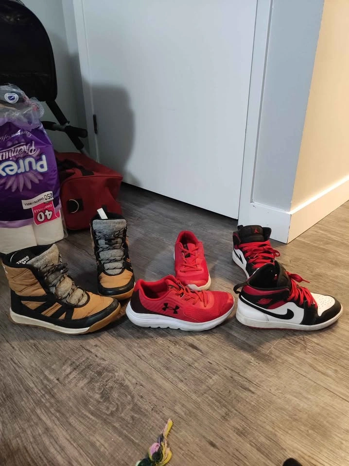 Sorel Boots, Under Armour Sneakers, and Jordan Shoes 22cm - photo 2