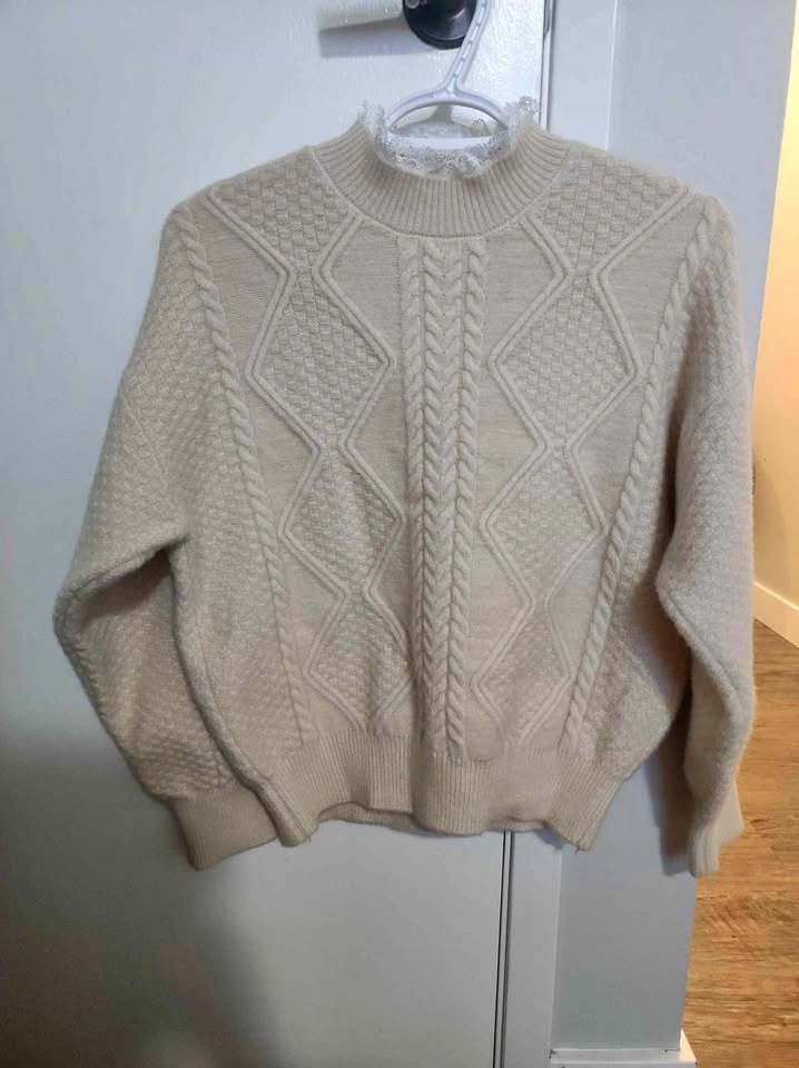 Cream Cable Knit Sweater with Lace Collar size s-m