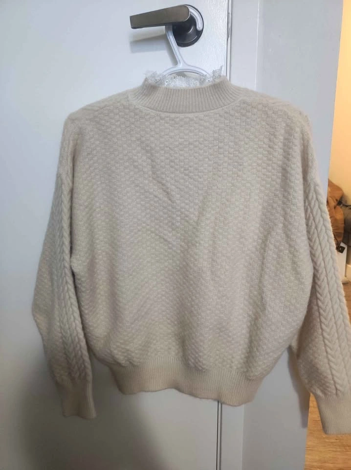 Cream Cable Knit Sweater with Lace Collar size s-m - photo 2