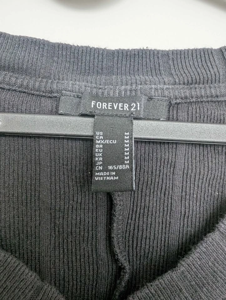 V-Neck Ribbed Crop Top Sweater size M - photo 2