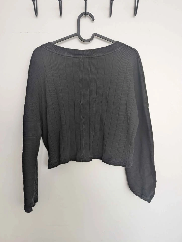 V-Neck Ribbed Crop Top Sweater size M - photo 3