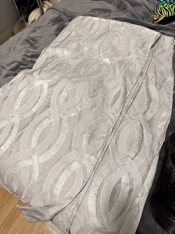 Great/silver curtains