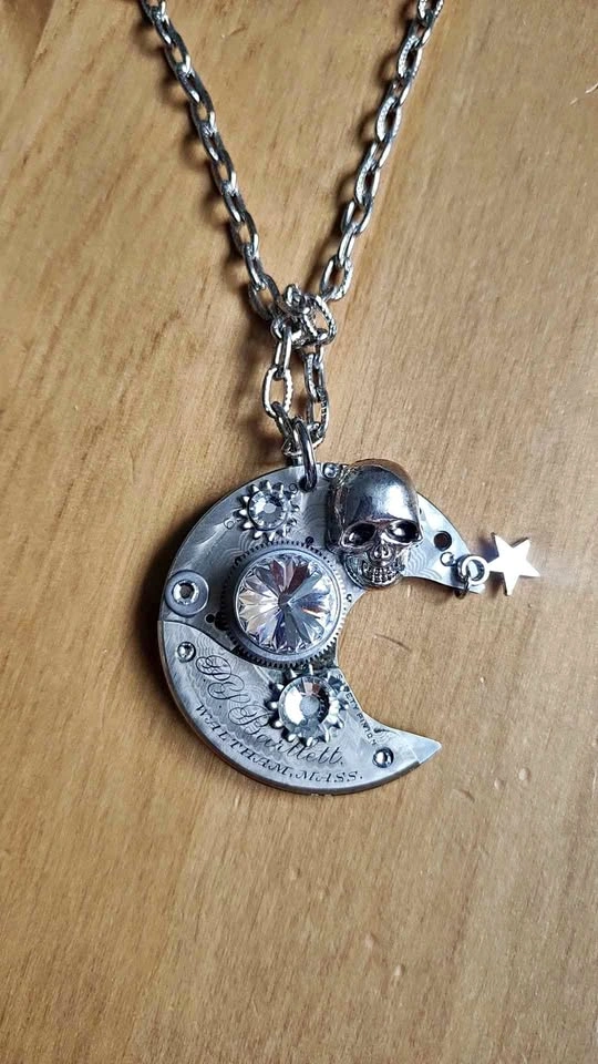 Steampunk Necklace with skull