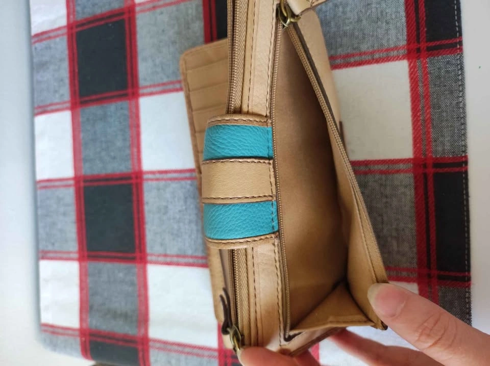 Fossil Striped Leather Clutch Wallet - photo 5