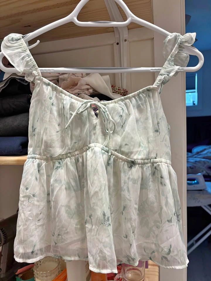 Tie back hollister top