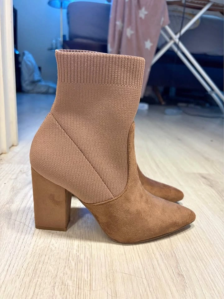 Steve Madden sock boots sz 5