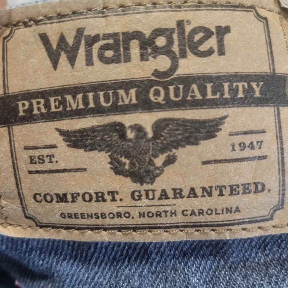Men's Fleece Lined Wrangler Jeans - photo 2