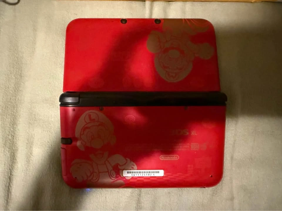 Nintendo 3DS XL New Super Mario Bros. 2 Limited Edition Console - photo 5