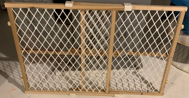 BABY GATE