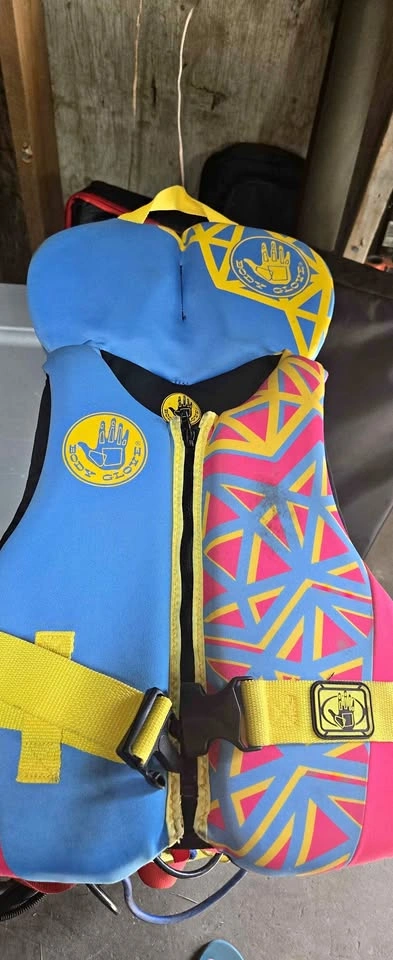 Kids bodyglove life jacket