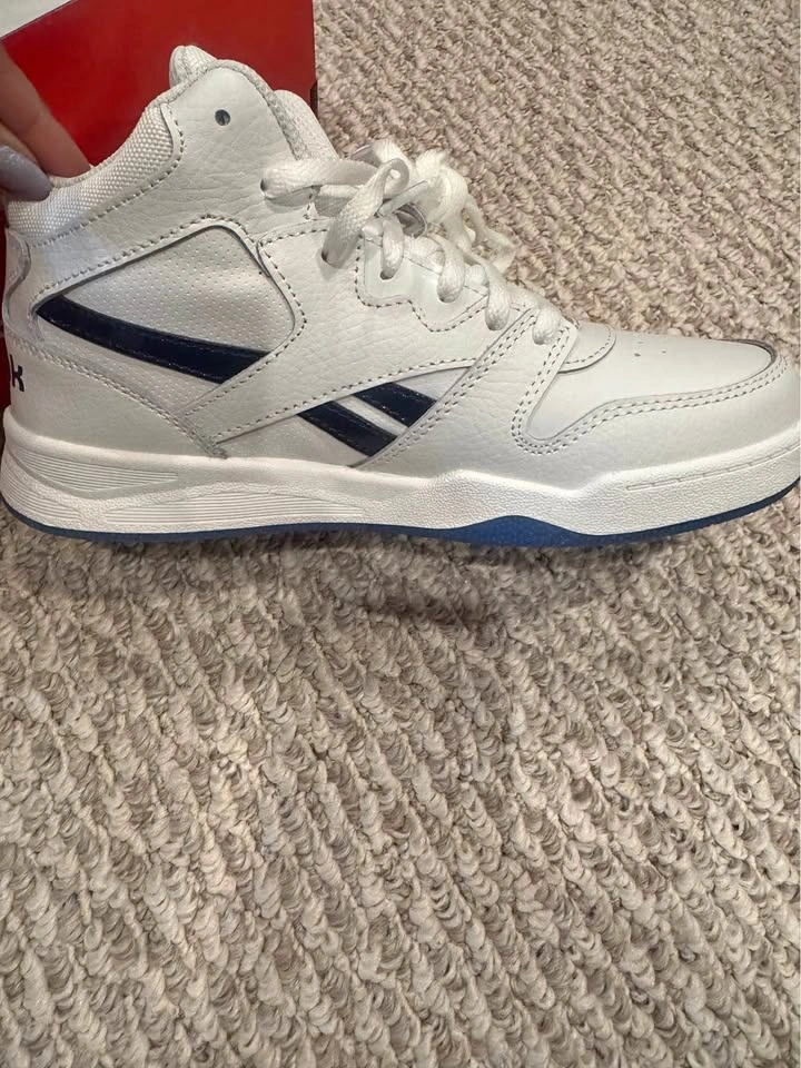 Brand New Boys Reebok Basketball Shoes Size 4.5