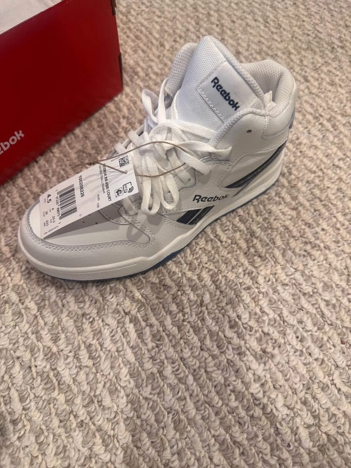Brand New Boys Reebok Basketball Shoes Size 4.5 - photo 2