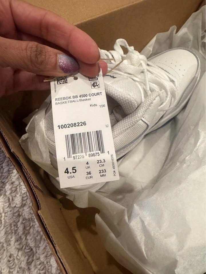 Brand New Boys Reebok Basketball Shoes Size 4.5 - photo 3