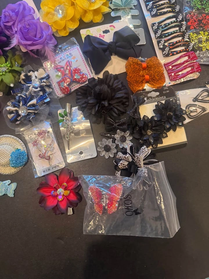 Over 30 pairs of floral hair clips - photo 2