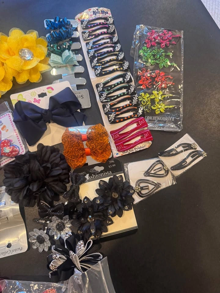 Over 30 pairs of floral hair clips - photo 3
