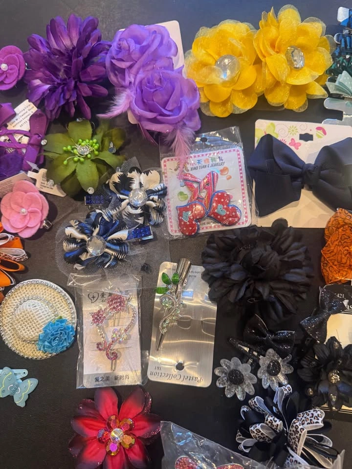 Over 30 pairs of floral hair clips - photo 4