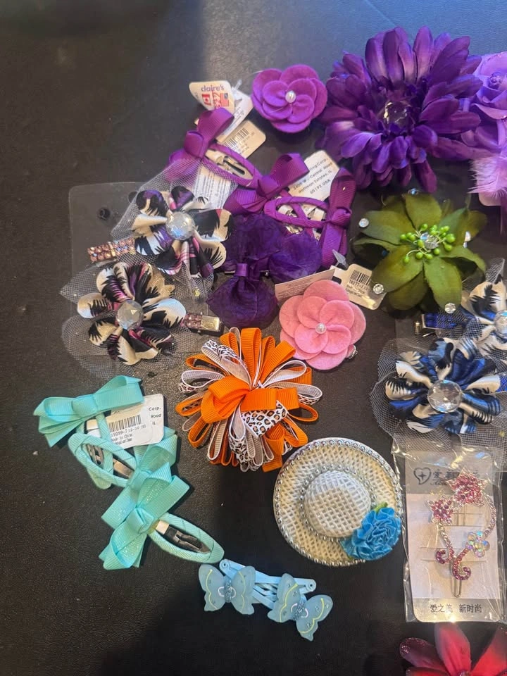 Over 30 pairs of floral hair clips - photo 5