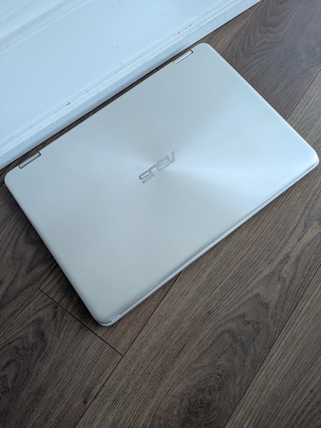 Asus UX360 laptop - busted hinges