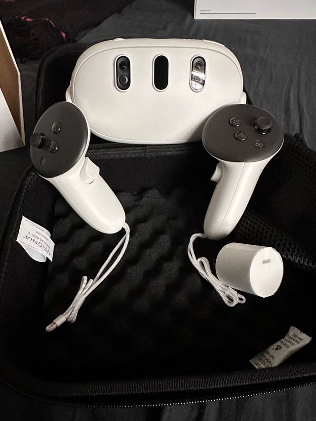 Meta Quest 3 512GB VR Headset - photo 3