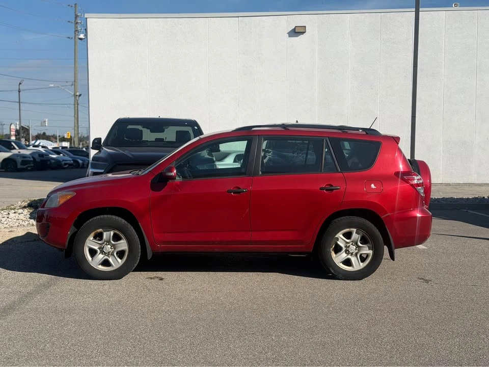 2011 Toyota RAV4 - photo 2