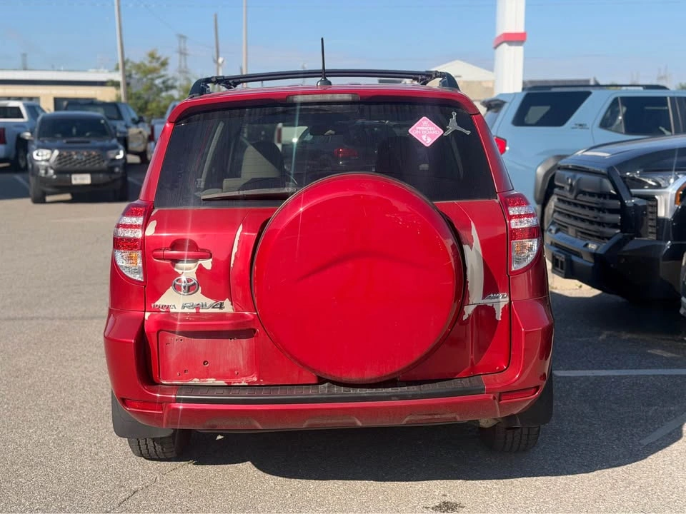 2011 Toyota RAV4 - photo 3