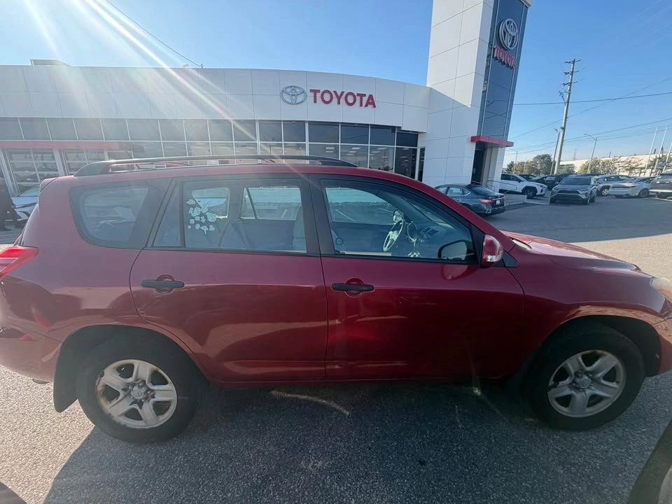 2011 Toyota RAV4 - photo 4