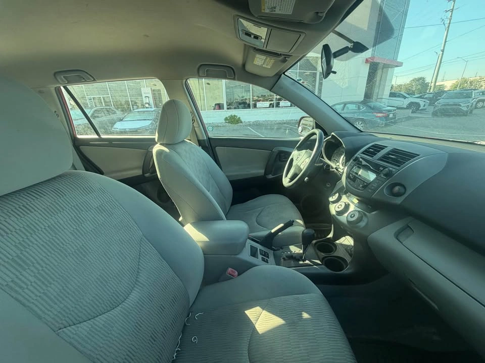 2011 Toyota RAV4 - photo 5