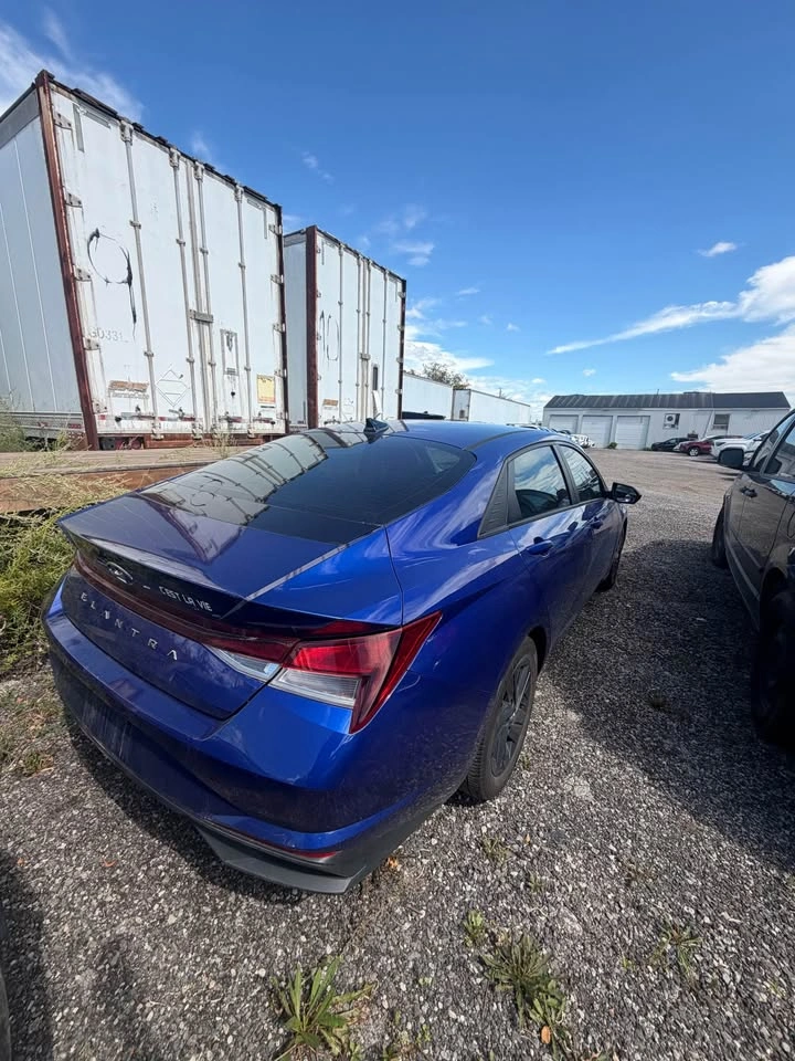 2021 Hyundai Elantra - photo 3