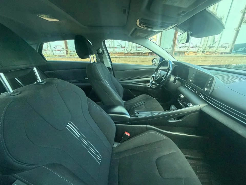 2021 Hyundai Elantra - photo 5
