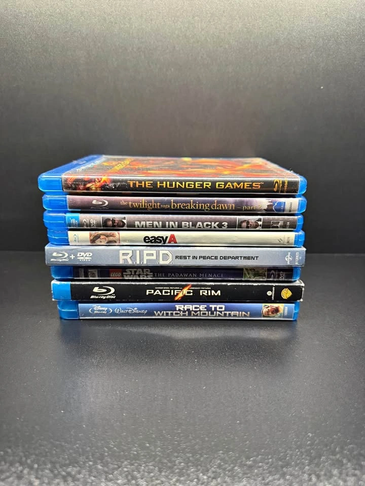 Lot of 8 Blu-ray and DVD Movies