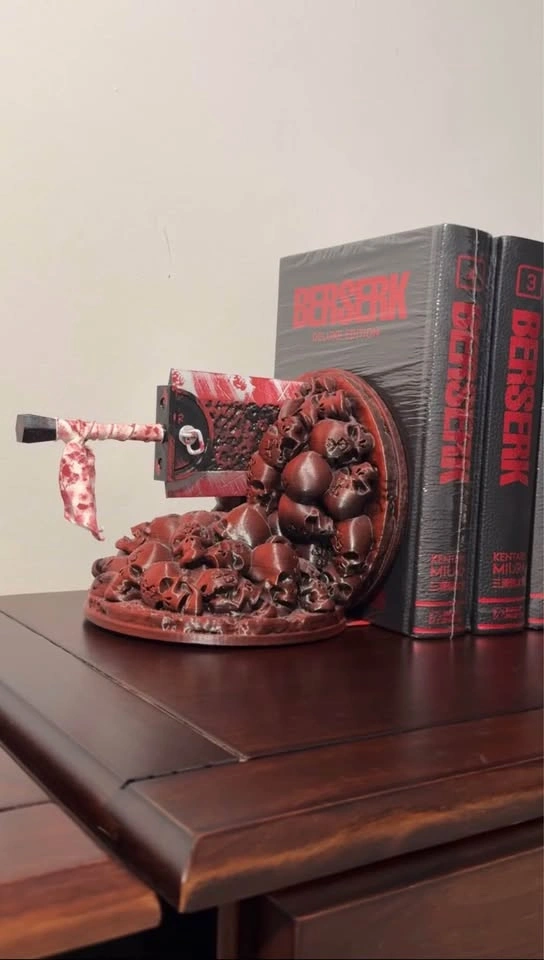 Berserk Deluxe Edition Vol 1-4 + Custom Dragonslayer Bookends - photo 2