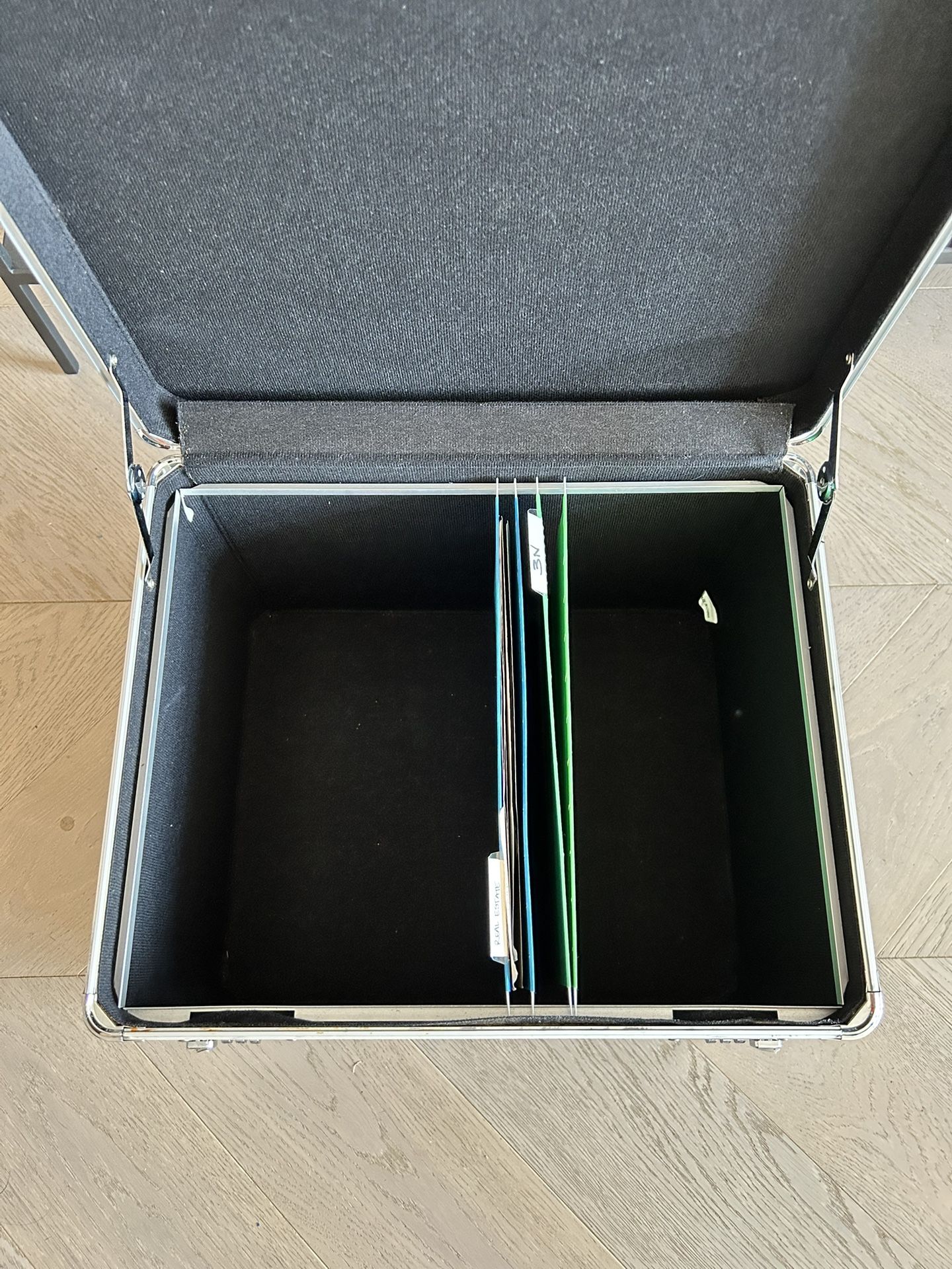 Vaultz Locking Letter/Legal Size File Or Storage Chest - photo 2