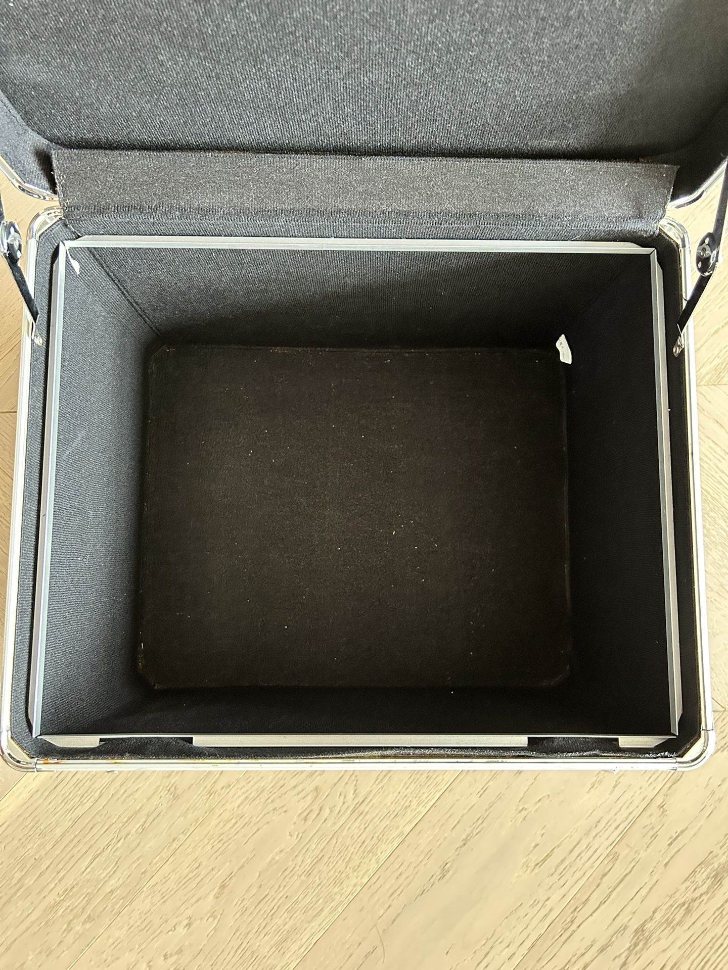 Vaultz Locking Letter/Legal Size File Or Storage Chest - photo 3